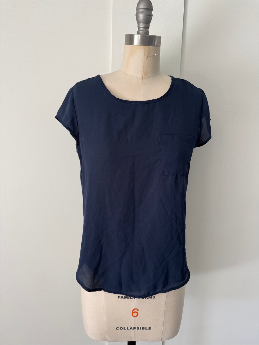 Classic chiffon semi sheer Navy Short-Sleeve Pocket Tee